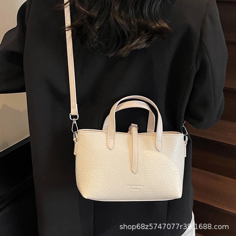High-end fashion super hot small bag women's 2025 new versatile crossbody bag summer hand-held tote bag small bag