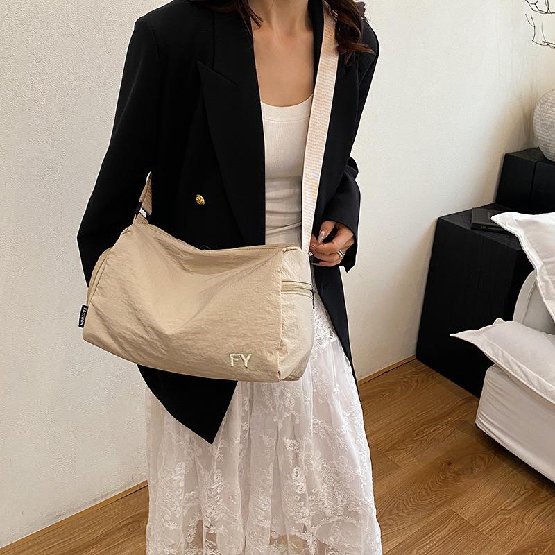 New Lightweight Solid Color Shoulder Messenger Bag Popular In Summer Simple Casual Versatile Large Capacity Tote Bag Women