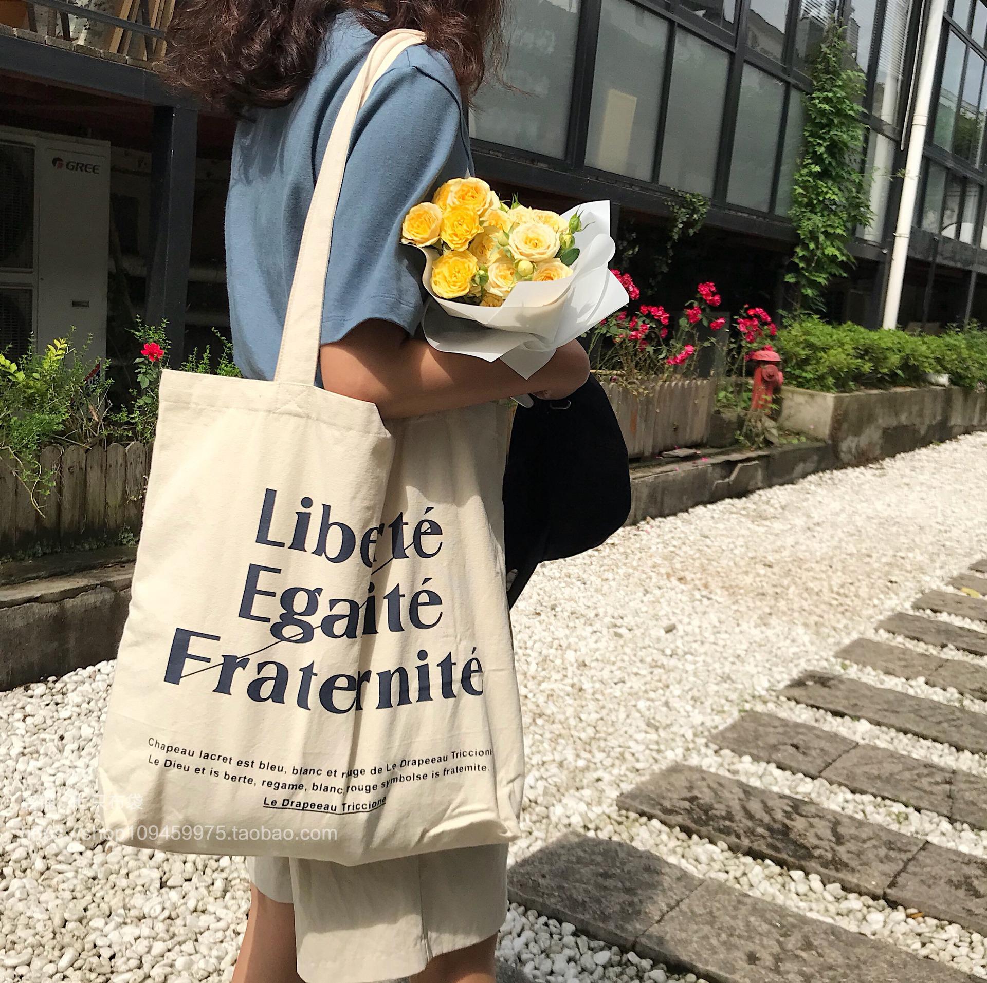 

Large Capacity Canvas Tote Bag with Letter Design and Zipper