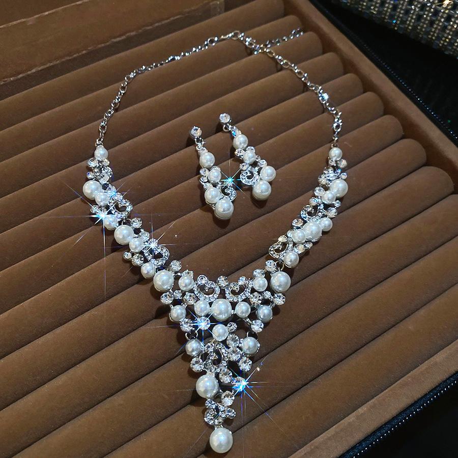 Diamond-encrusted flower pearl necklace stud earrings court style light luxury suit design sense bride