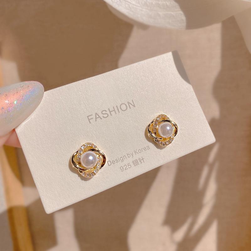 

Exquisite Small Imitation Pearl Stud Earrings Women Simple Korean Metal Screw Design Ear Zircon Birthday Friend Christmas Gift