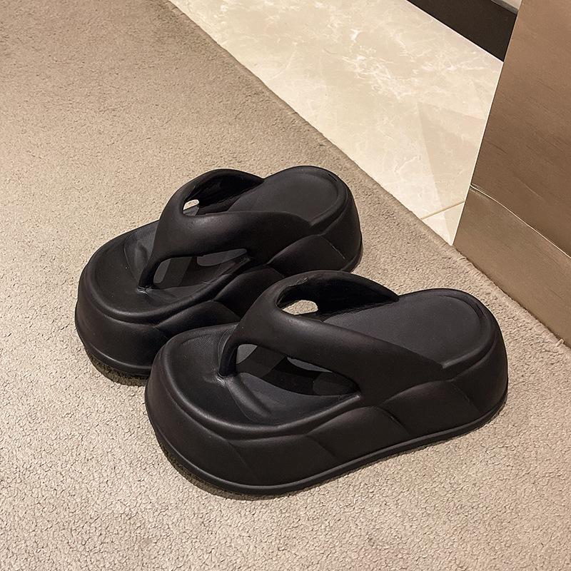 New thick-soled flip-flops women's summer fashion versatile thick-soled beach cool slippers outside
