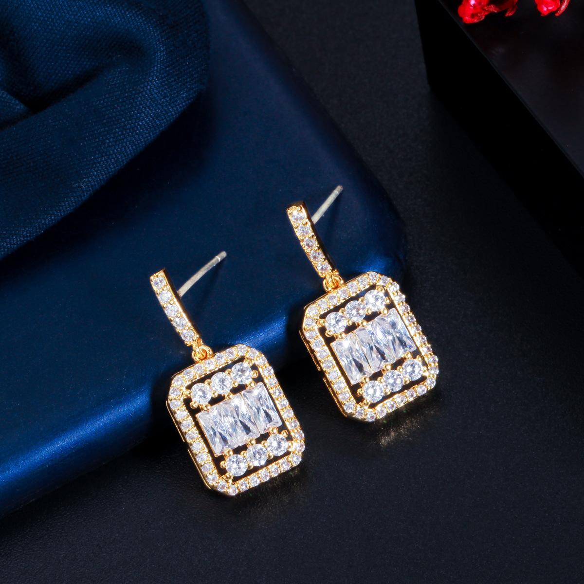 

Серьги-пусеты Wind Creative в форме прямоугольника с цирконом, полностью бриллиантовые, с гальваническим покрытием 18-каратным золотом, серьги-иглы золотой