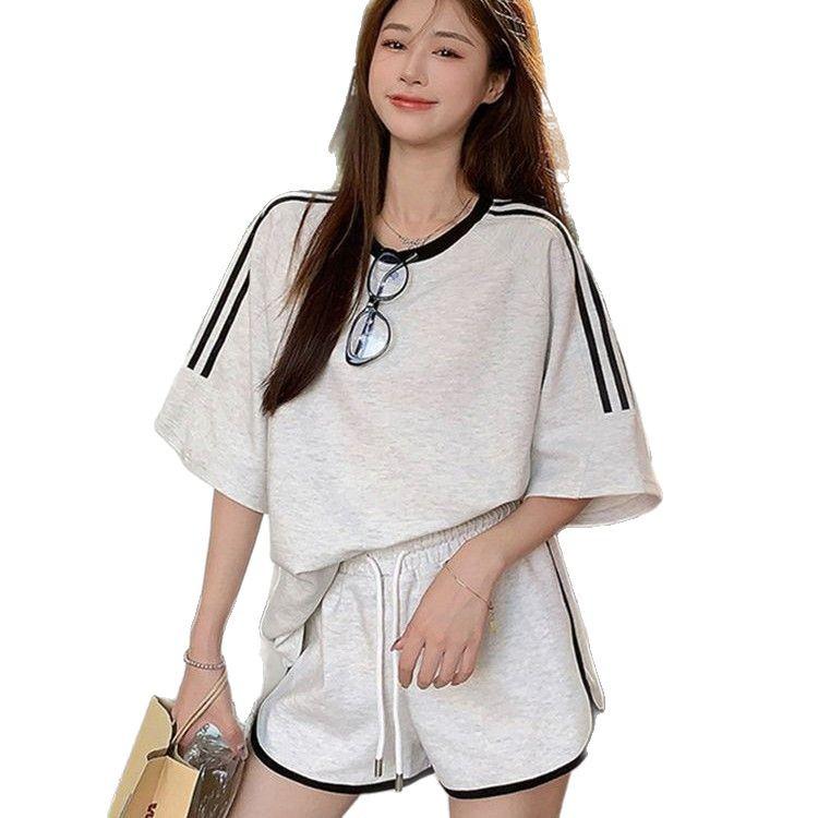 Damen Koreanischer Stil Schlankmachende Sportbekleidung: Rundhalsausschnitt, Kurze Ärmel, Lockere Passform, Sommerliches Freizeit-Zweiteiler-Set mit Shorts