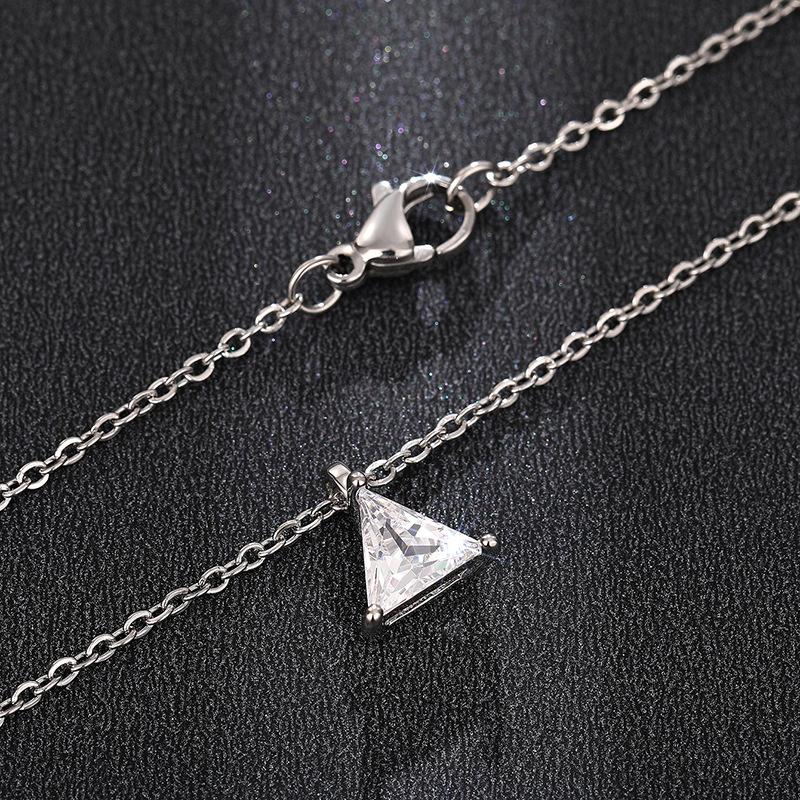Ladies' Triangular Pendant Necklace with Triangular Synthetic Zircon Inlay, Elegant and Minimalist Collarbone Chain