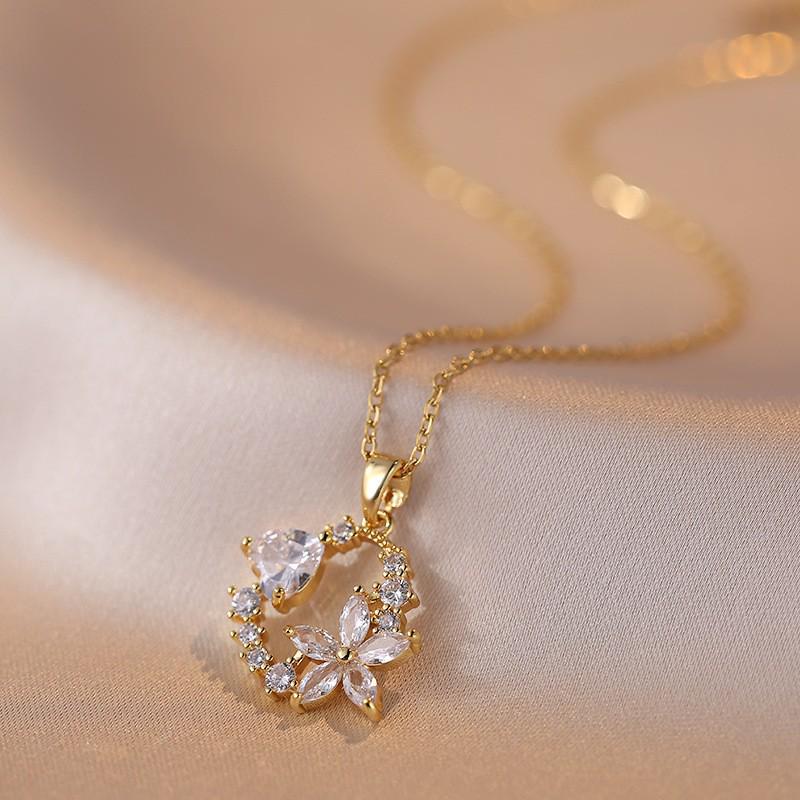 Women's Fashion Heart Pendant Necklace - Elegant, Simple Design, Versatile Clavicle Chain Jewelry