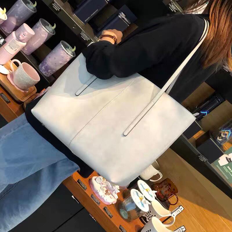 2025 Retro Cowhide Leather Tote: Large Capacity Women's Versatile Commuting Shoulder Bag