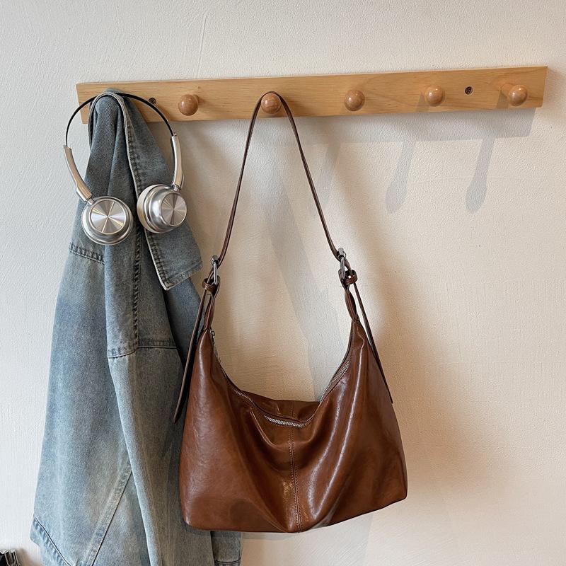 Retro Bag Women's Large Capacity 2025 New Autumn and Winter Versatile Casual Shoulder Messenger Bag Commuter Tote Bag