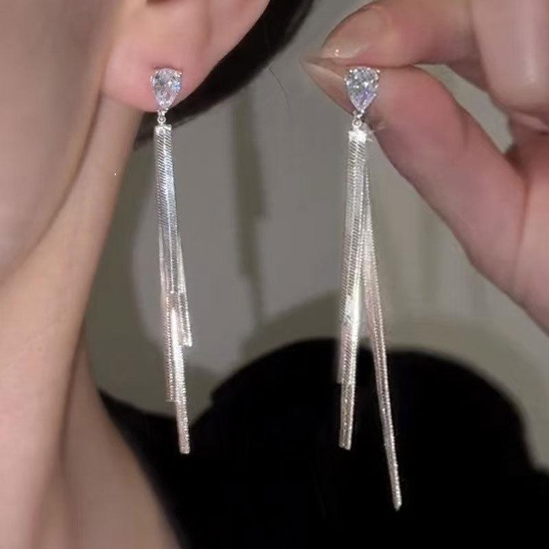 Light Luxury Style Long Fringed Earrings Femininity Showing Face Thin Earrings Cold Wind Earrings