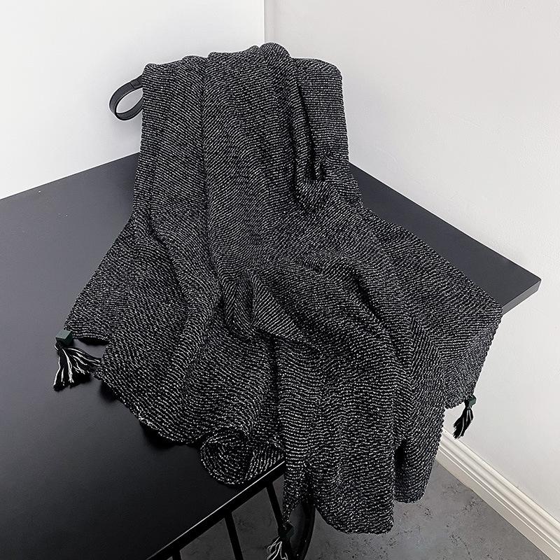 Literarischer Stil Retro High-End Schlichter Einfarbiger Schal Japanischer und Koreanischer Damen Kreative Mode Plissierter Dünner Schal Hängende Fransen