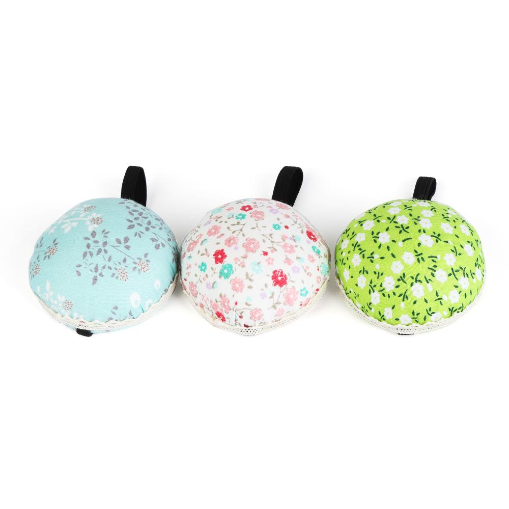 1Pc Nette Ball-Geformt Taste Lagerung Werkzeug Floral Nähen Pin Kissen Nadel Halter Handgelenk Gurt