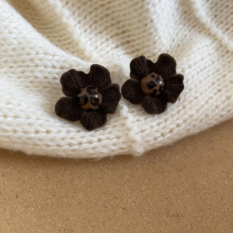 French retro autumn and winter geometric leopard print earrings stud earrings personalized earrings design sense niche