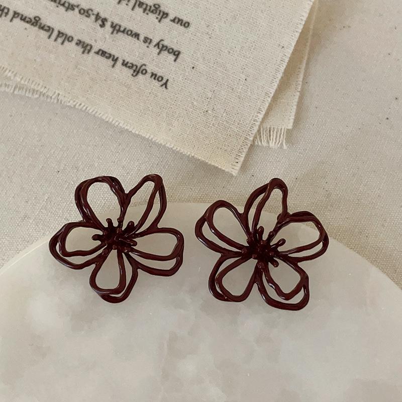 Elegant Retro Ancola Red Openwork Flower Stud Earrings