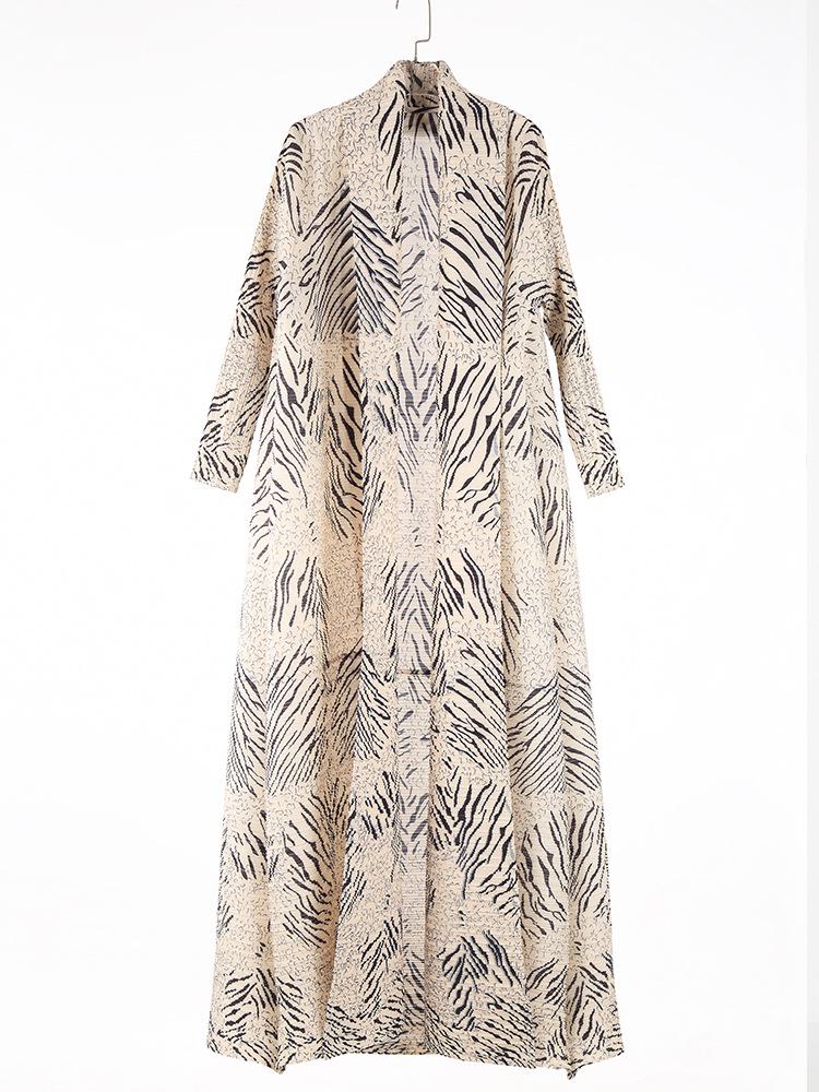 Pleated Printed Long Trench Coat for Women - 2025 Spring Lapel Loose Fit Plus Size Long Sleeve Robe