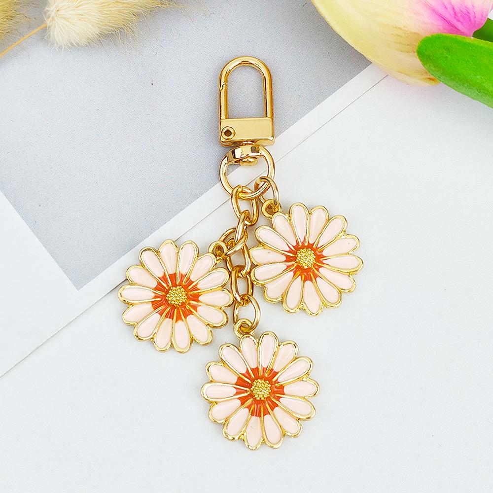 Милый брелок в виде ромашки — фото 7