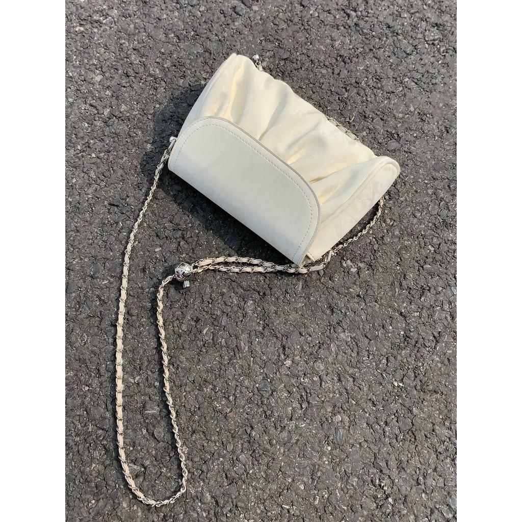 

IELGY small fresh cloud texture bag, college style pleated armpit bag, niche one-shoulder messenger bag. белый