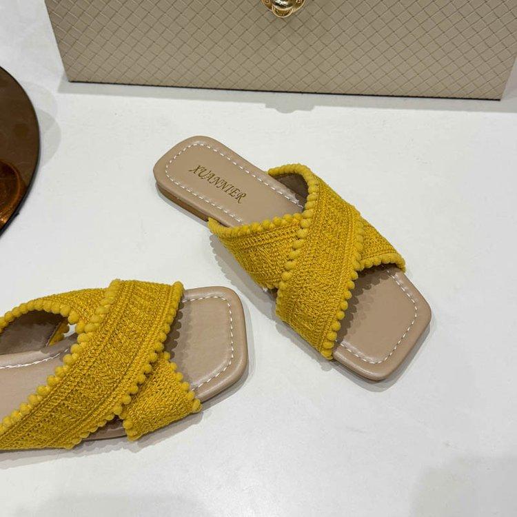 Cool slippers are versatile 2025 fairy new French cross beach flat slippers women's summer wear with skirt shoes