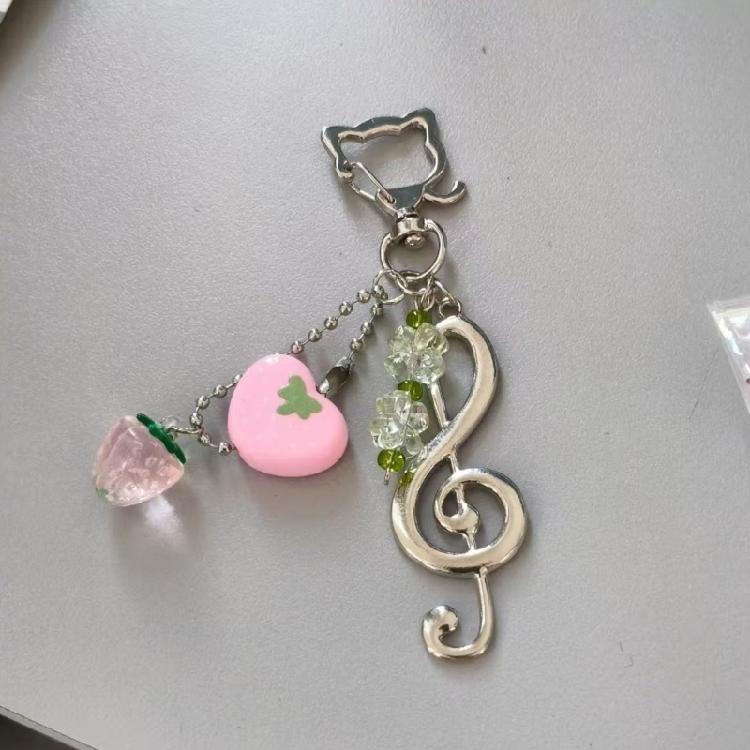 Elegant Strawberry Music Symbol Keyring Craft From Alloy Materials