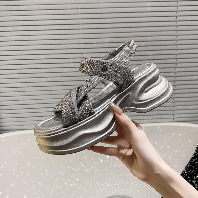 

Fashion muffin sole one-pedal sandals small man height increase versatile sandals women s summer new beach shoes 40 серебряный