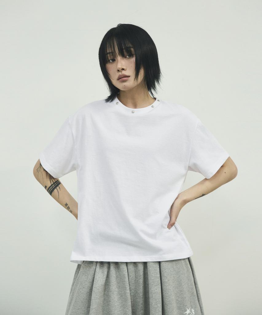 SCALLYWAG Neckline Studded T-Shirt [White]