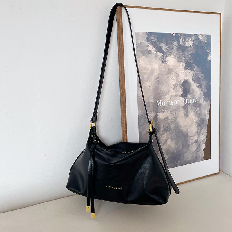 Commuter Tote Bag with Fashionable Texture, Simple Bag, Women's Niche Design, Soft Single Shoulder Crossbody Bag