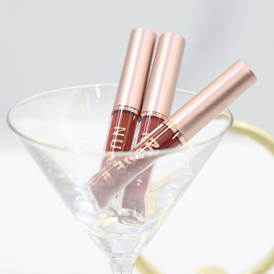 

Moist Smooth Matte Увлажняющий блеск для губ для девочек