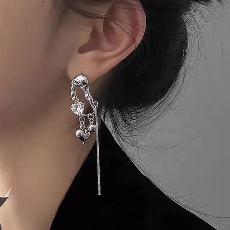

Light Luxury Asymmetrical Heart Tassel Diamond Earrings - Niche Design for Women