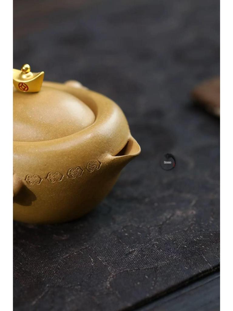Gold Ingot Hand-Grip Yixing Zisha Teapot 130cc - Golden Section Mud Kung Fu Teapot