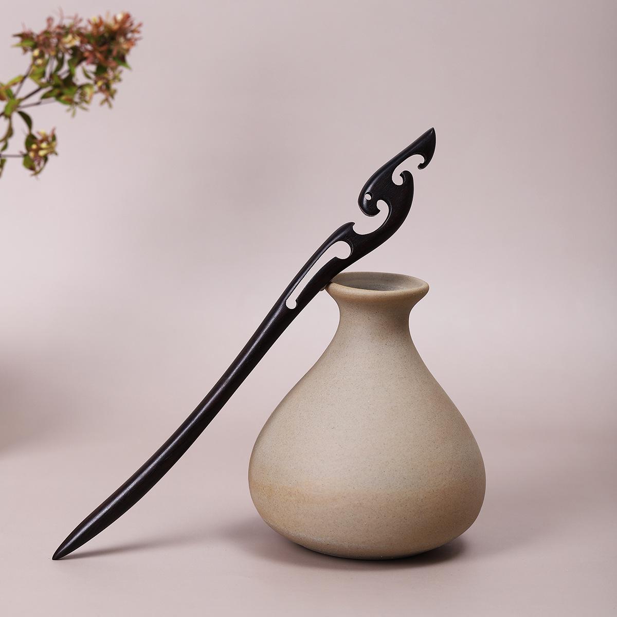 

Винтажная заколка для волос из черного дерева: Дизайн «Благоприятные облака» для элегантных причесок