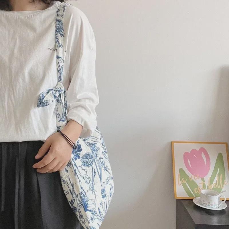 2024 Retro Chinese Blue & White Porcelain Floral Crossbody Bag - Casual Thin Cloth Design for Women