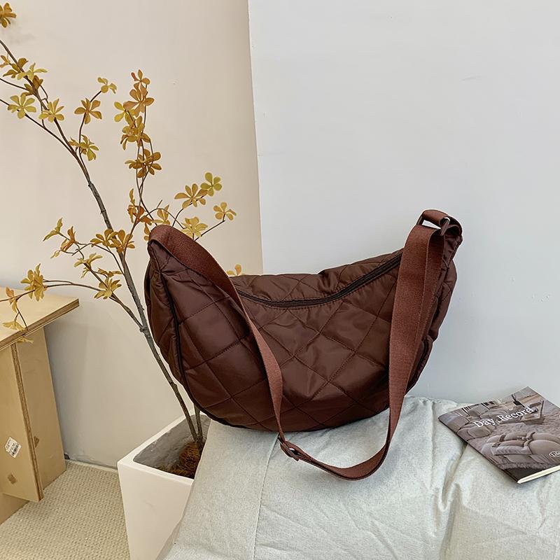 Neue Einfache Freizeit Textil Damen Schultertasche Einfarbige Große Kapazität Gesteppt Weiblich Trendige Crossbody-Tasche für Pendeln Ausflüge