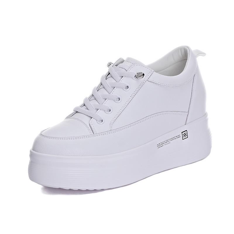 Trendige Plateau-Sneaker für Damen 2025: Atmungsaktives Mesh, Höhensteigerung, Lässiges Weiß.