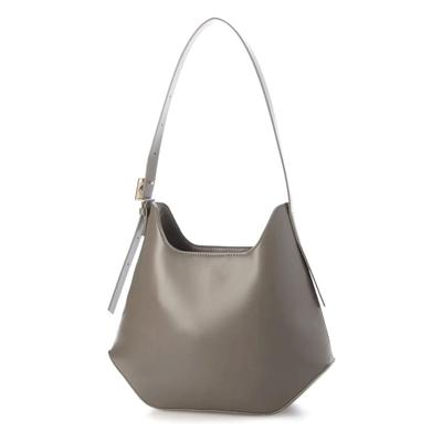 Mittlere Tasche mit einem Henkel