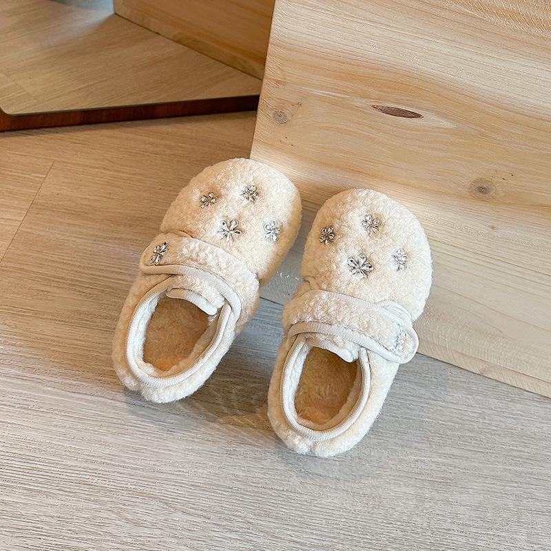 

Children s Furry Winter Shoes: Cute, Warm, Soft Sole Flats for Baby Girls with Magic Tape 15 cm білий