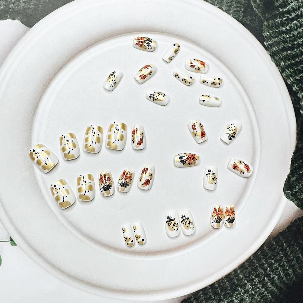 24 Pcs Maple Leaf Press On Nails Short Square Fall Leaves Fake Nails Glue On Nails Autumn Acrylic Nails with Gold Foil Designs Reusable Maple Leaves