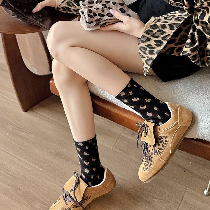 Women's Leopard Print Mid-Calf Socks: Trendy, Versatile, Wide-Mouth Ruffle, Boneless, Over-the-Knee Socks for Autumn and Winter.