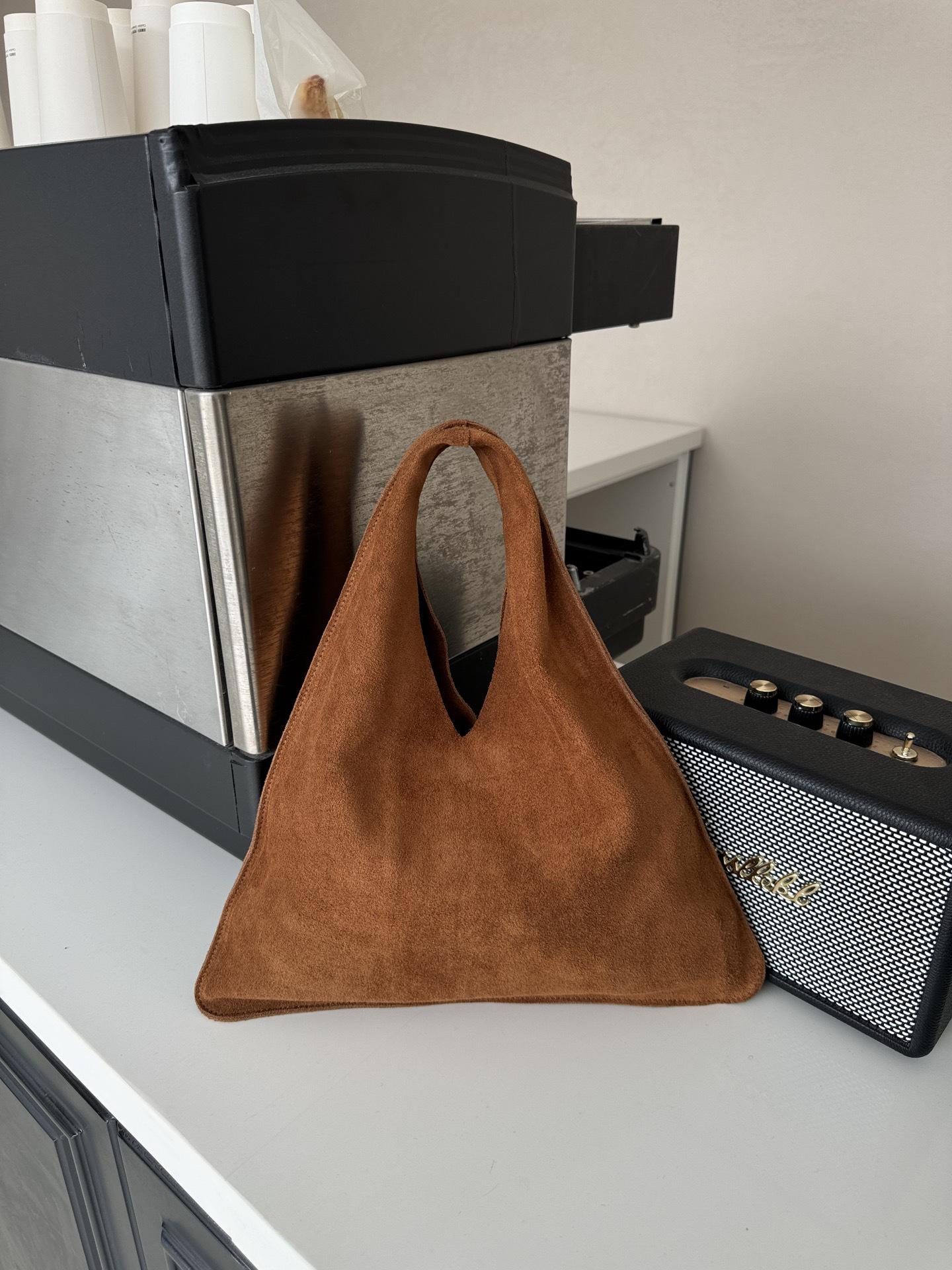 The Row 2025 Новая сумка-хобо Triangle Минималистичная универсальная сумочка трендовая сумка на плечо под мышкой 30x10x32 cm золотисто-коричневый 5540₽