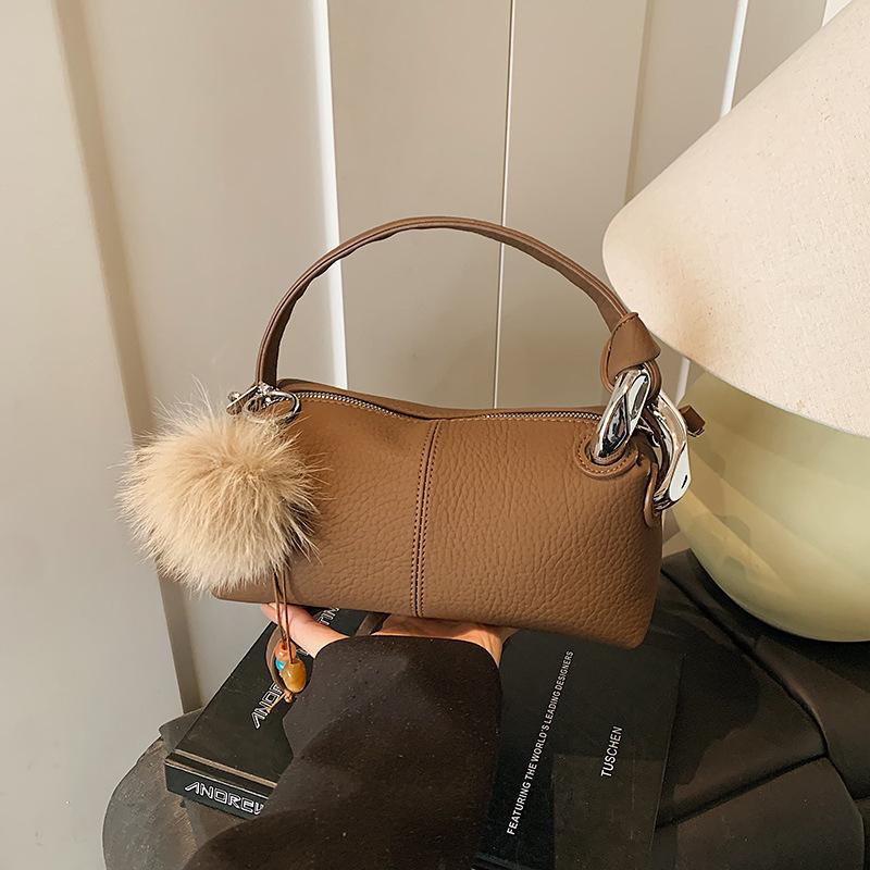 Retro fashion women's bags, portable pillow bags, the new high-end texture versatile shoulder bags, commuter messenger bags of the season