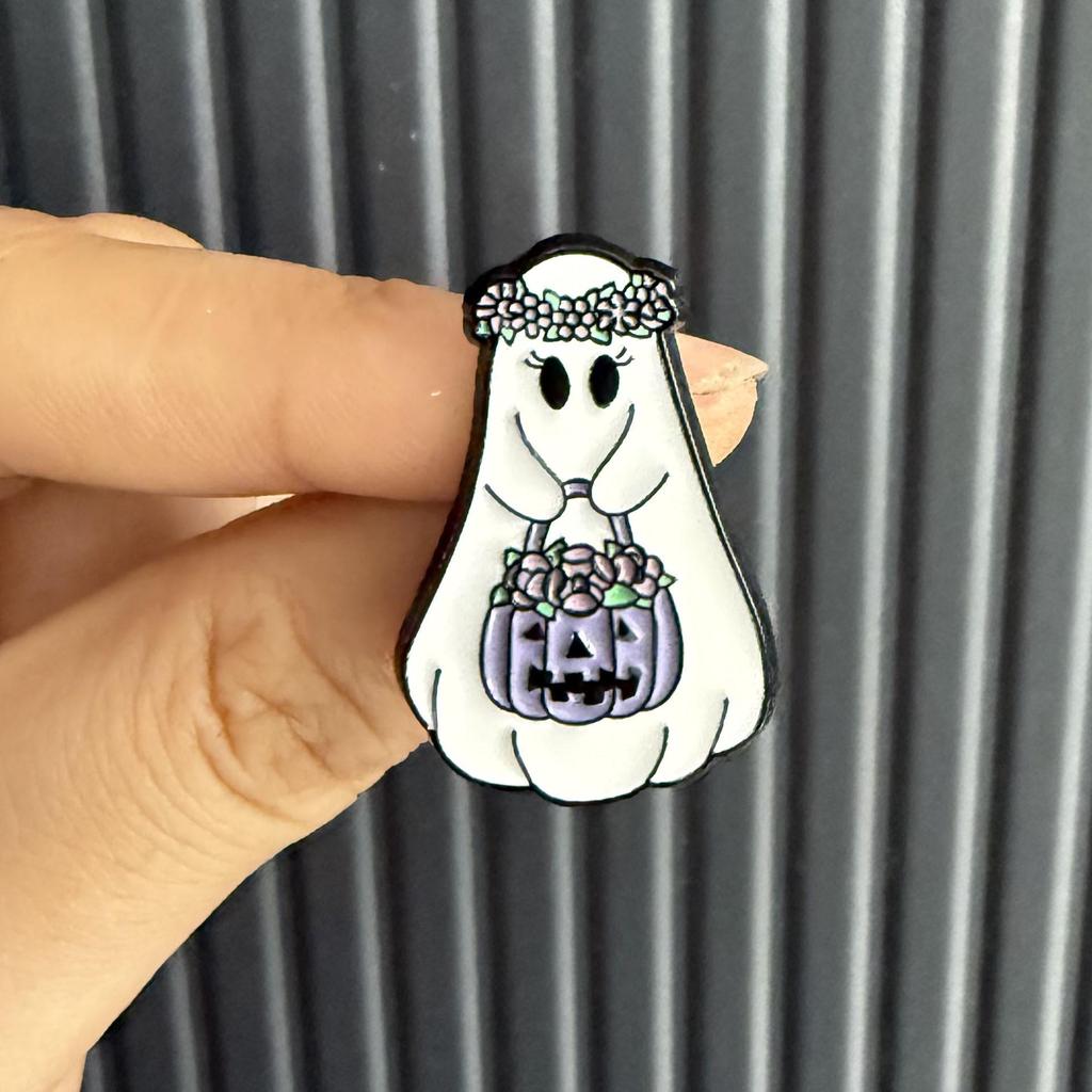 Halloween Ghost Brooch: Fun Cartoon Decorative Badge for Clothes & Backpacks