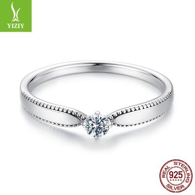 Εξαιρετικό Λαμπερό Δαχτυλίδι Moissanite Ασήμι 925 Sterling Επιχρυσωμένο με Πλατίνα Απλό Δαχτυλίδι Κοσμήματος Ελαφριάς Πολυτέλειας Για Γυναίκες