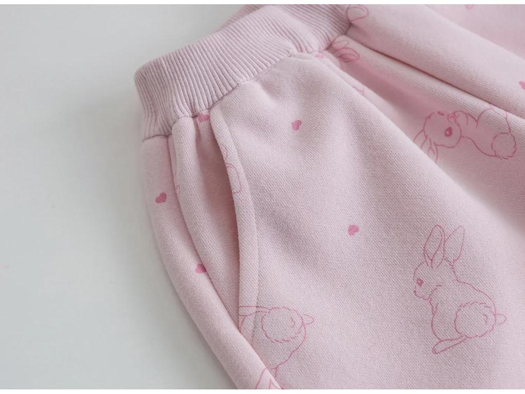 Set jachetă și pantaloni de trening pentru fete cu imprimeu iepure roz - ținută casual de toamnă