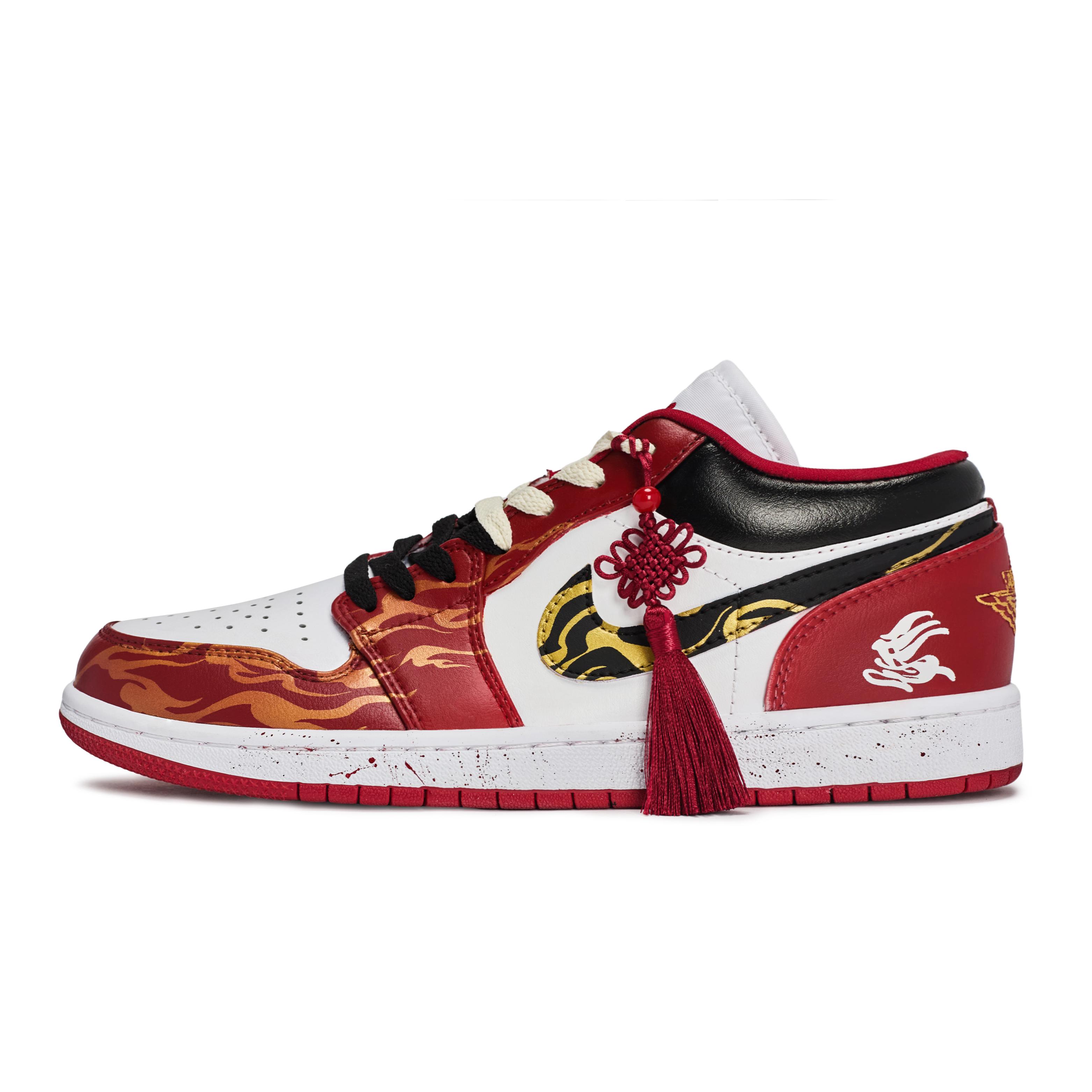 

Jordan Air Jordan 1 811 Manufacturing, Ma Shiyun Cloud Low top Vintage Basketball Shoes Unisex Black White Red Gold 553558-166(Team80-) 44.5