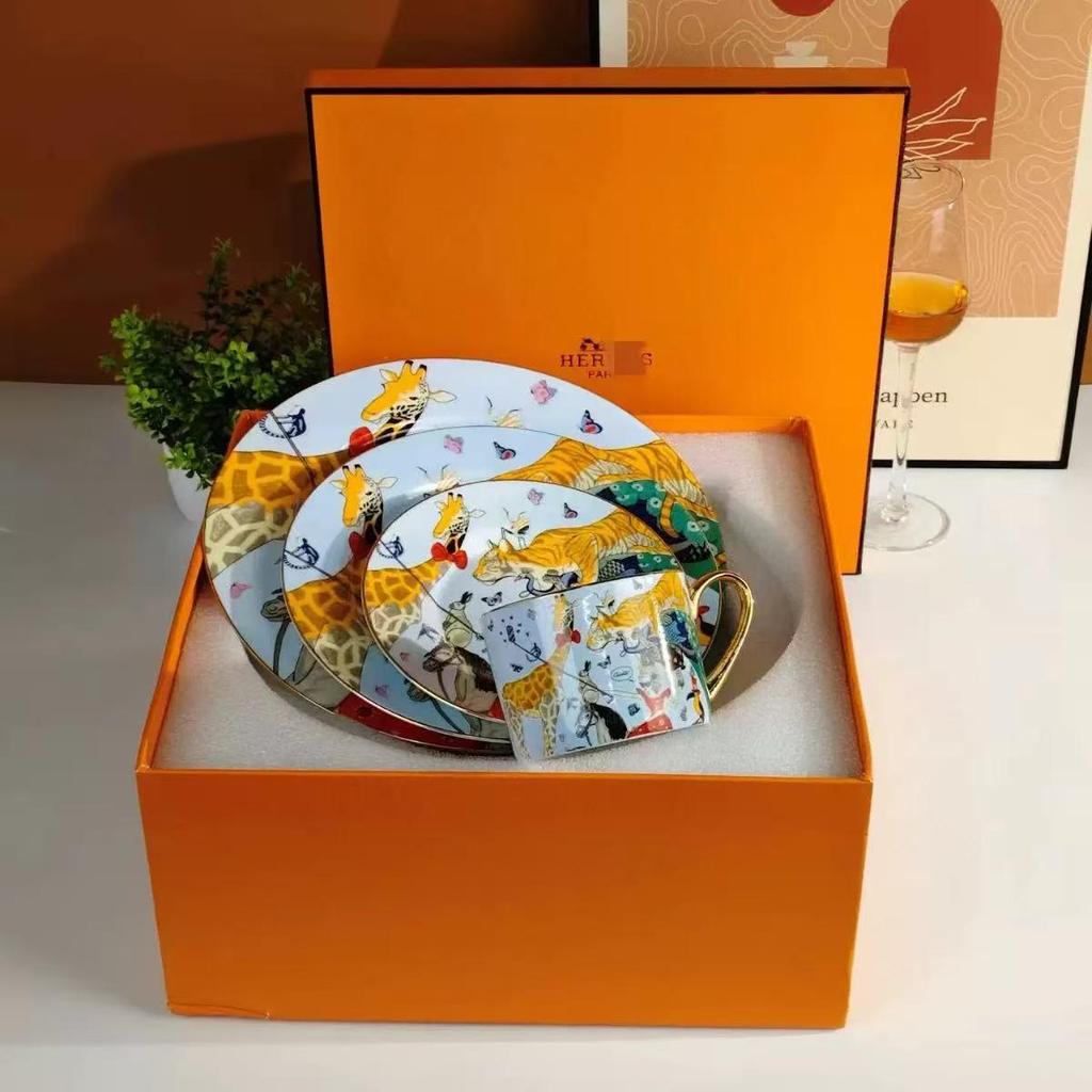 Seria Cyrk Europejski Zestaw Filiżanka do Kawy i Spodek z Porcelany Kostnej: Luksusowy prezent do domu lub biura