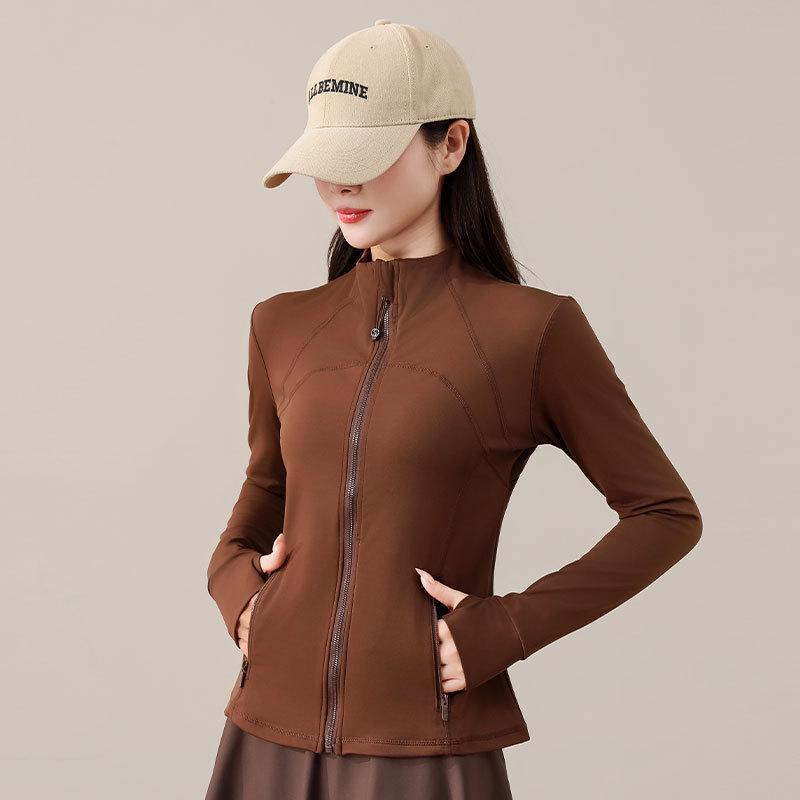 

Женский костюм для йоги Lulu 2024: Премиальный топ для пилатеса и фитнеса с юбкой для бега и спортивными брюками Medium