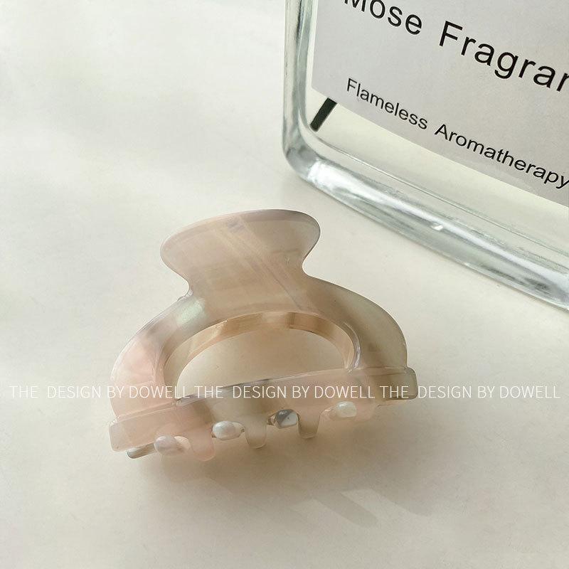 

Elegant Handcrafted Acetate Hair Claw With Geometric Design For Women Fashion Gradient Pink Brown