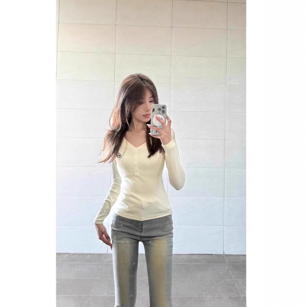 

2025 Spring/Summer Women s Slim Fit White Embroidered Long Sleeve Cotton Undershirt Medium білий