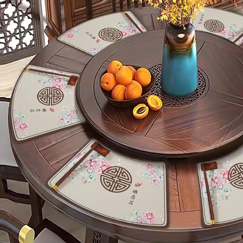 Chinesische fächerförmige PVC-Leder-Tischsets für runde Tische, wasserdicht, ölabweisend, hitzeisolierend, Essunterlagen für den Heim- und Hotelgebrauch