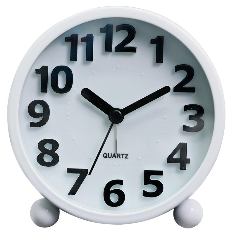 

4-дюймовый ретро металлический будильник бесшумный не тикающий прикроватный ночник с функцией повтора сигнала белый
