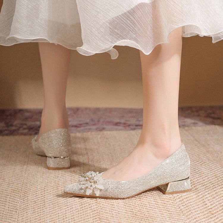 Fashion Beautiful Wedding Shoes Pointed Low Heel Single Shoes Women's Spring and Summer New French Style Not Tired Feet Shallow Mouth Women's Single