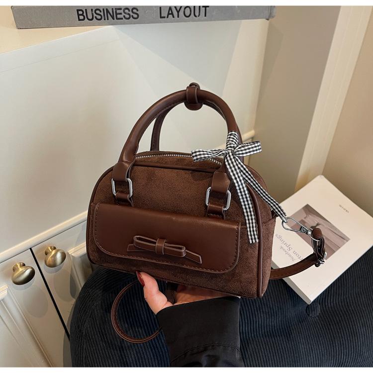 

Сумка Женская 2025 Новая Премиальная Текстура Простая Повседневная Портативная Сумка для Боулинга На Одно Плечо Кроссбоди темно-коричневого